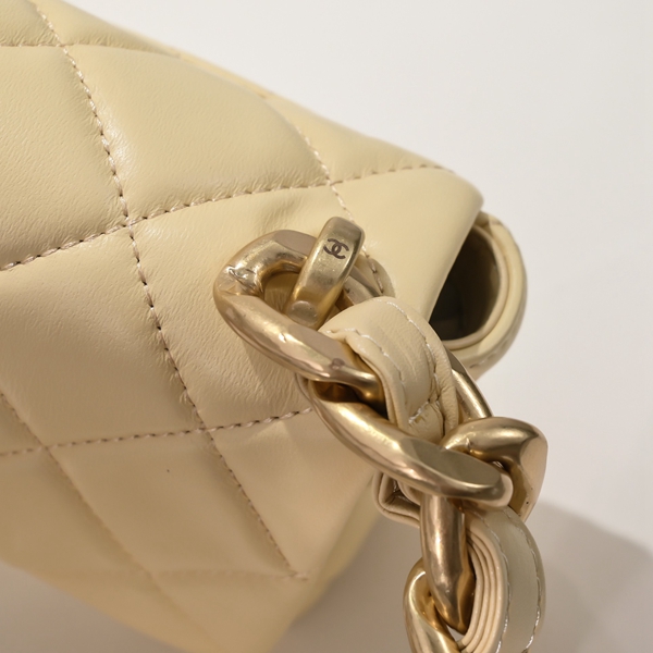 シャネルバッグ角部分ディテール